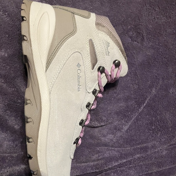 Columbia newton ridge size 9W hiking boot. New without box - Picture 3 of 5
